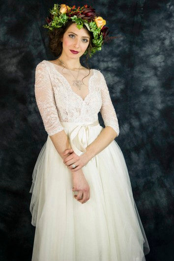 Robe vintage en tulle et dentelle à manches mi-longues et col en V avec nœud drapé