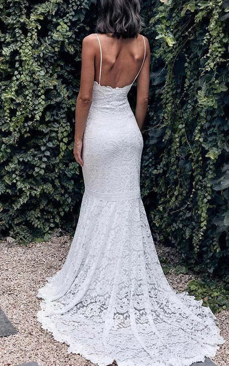 Robe de mariée sirène décontractée en dentelle transparente à fines bretelles avec traîne