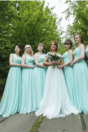 Bodenlanges, ärmelloses A-Linien-Brautjungfernkleid aus Chiffon mit Herzausschnitt und Reißverschluss auf der Rückseite