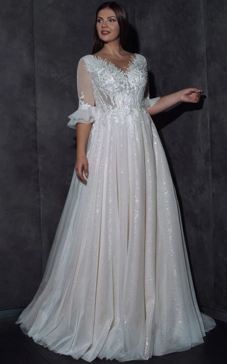 Robe de mariée trapèze à manches mi-longues et col en V avec appliques en dentelle