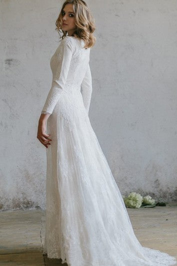 Robe de mariée élégante en dentelle à encolure dégagée et manches 3/4