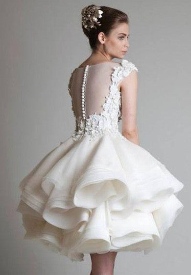 Robe de soirée de cocktail en organza avec appliques et volants en dentelle