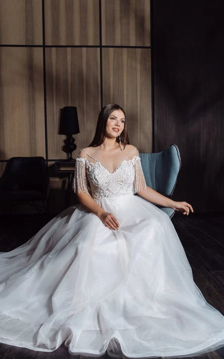 Robe de mariée trapèze grande taille à col bénitier et épaules dénudées avec détails en cristal et appliques en dentelle