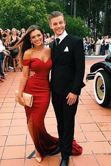 Moderní plesové šaty mořská panna s odhalenými rameny a rozparkem vpředu