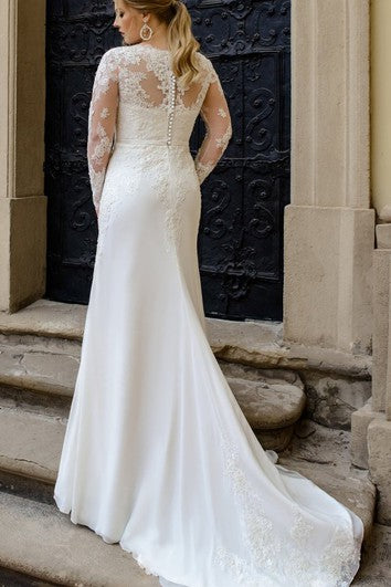 Romantické saténové svatební šaty áčkového střihu s vlečkou a dlouhým rukávem s aplikacemi