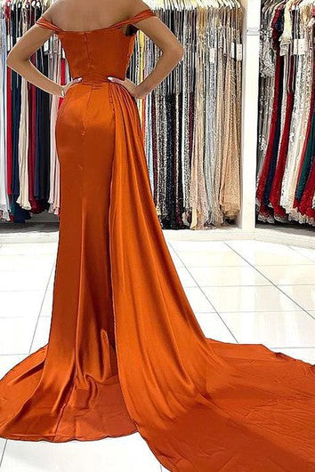 Neformální bezrukávové saténové šaty na zem ve tvaru A s rozparkem vpředu a zipem pro hosty