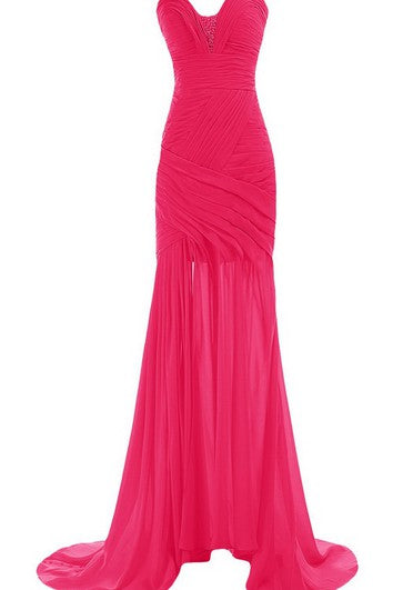 Svatební šaty s vlečkou, řasením a korálkováním