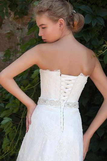 Sheath Long Sweetheart Sleeveless Corset-Back Lace Dress With Appliques And Waist Jewellery