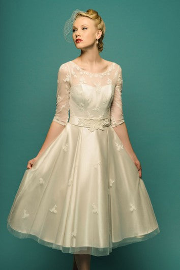 Abito da sposa con manicotto a manicotto a lunghezza del tè A-Line