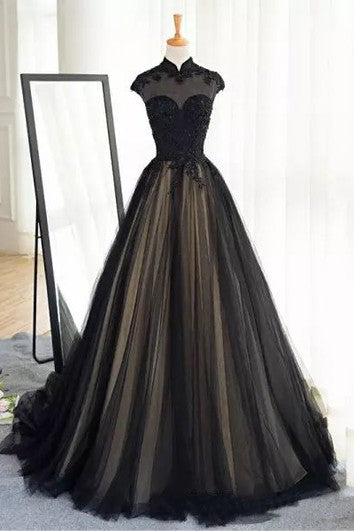 Robe de mariée trapèze en tulle et dentelle, col haut, manches courtes, longueur au sol, traîne, avec appliques et plis