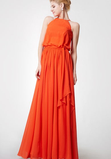 Robe en mousseline plissée sans manches à col haut avec ceinture