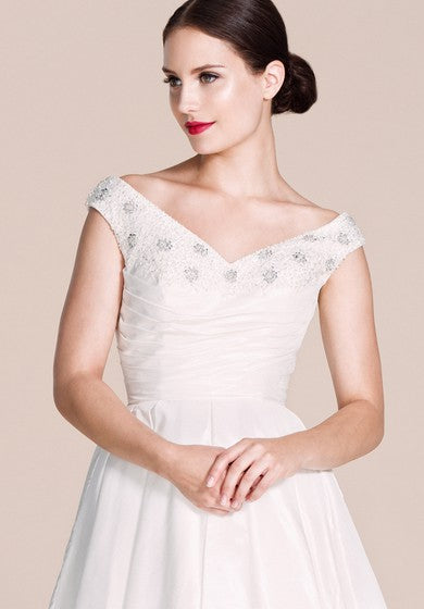 Abito a-line a spalle a spalle con perline