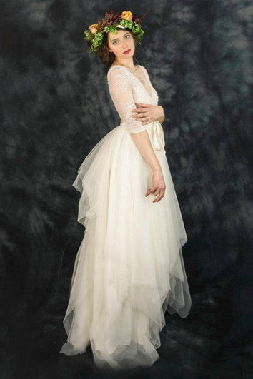 Robe vintage en tulle et dentelle à manches mi-longues et col en V avec nœud drapé
