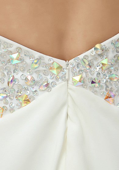 Šaty z šifónu s hlubokým výstřihem do V, korálkováním a volánkovým lemem