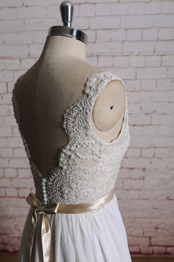 Robe trapèze sans manches en mousseline de soie avec corsage en dentelle et ceinture à nœud en satin