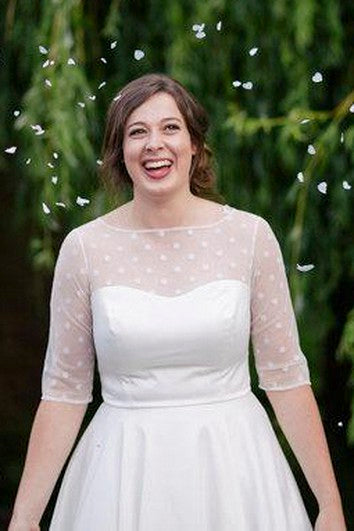 Vestido de satén de media manga hasta la rodilla con ojo de teclado