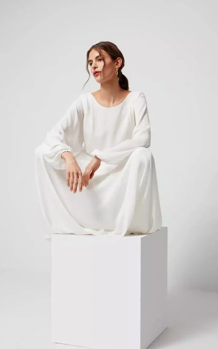 Vestido de boda de bosque delantero de manga larga de manga larga de manga larga y nudo