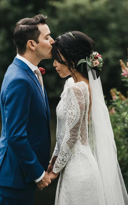 Abito da sposa a manica a maniche lunghe in pizzo bateau.