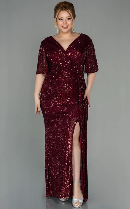 Empire-Kleid mit Schlitz vorne und Poet-Ärmeln, Rüschen und Übergröße für die Brautmutter