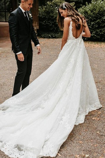 Moderní krajková svatební šaty A-line s V-výstřihem, podlahové délky, s vlečkou a bez rukávů, s aplikacemi