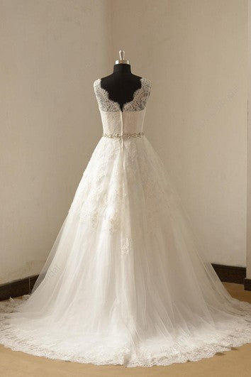 Šaty bez rukávů ve tvaru A s krajkou, vroubkovaným výstřihem bateau a zdobeným pasem