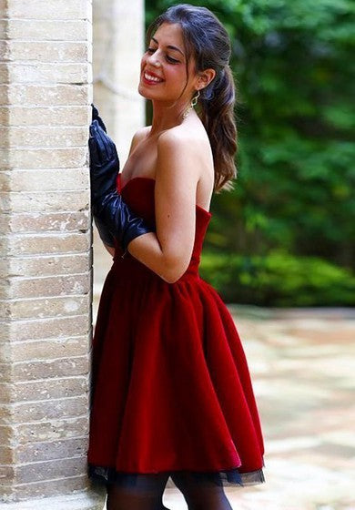 Adotti abiti da ballo da ritorno a ritmo di abiti da ballo di Borgogna di Sweetheart 2018