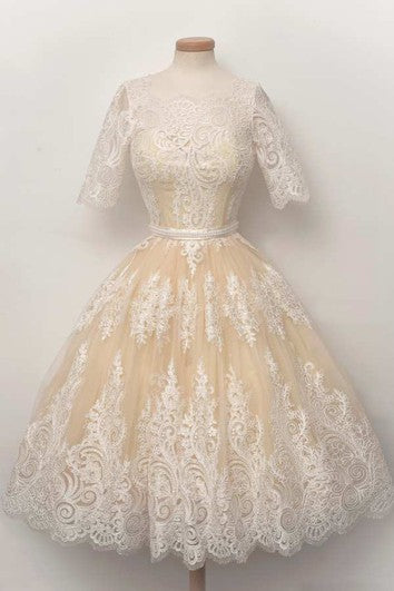 Šaty s krajkou, poloviční rukáv, výstřih do oblouku, áčkový střih s plisováním