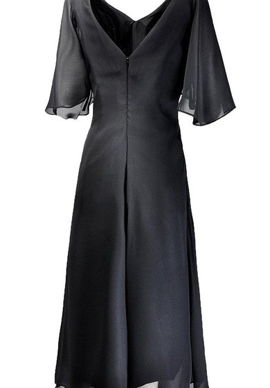 Abito a lunghezza del tè a maniche corte con perline e sconvolgimento