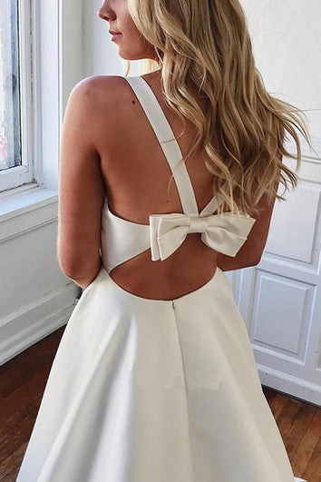 Jednoduché saténové šaty do áčka s ramínky, bez rukávů, s řasením, dlouhé až na zem