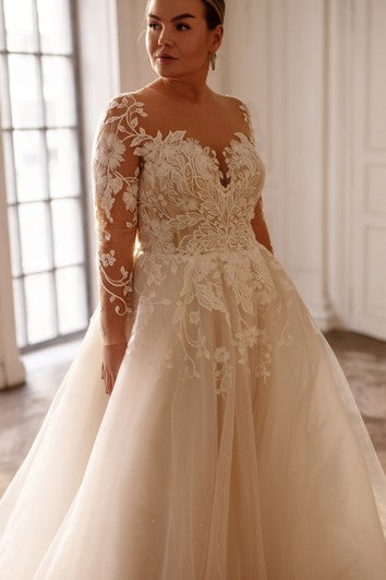 Sexy Ball Gown Bateau Lace Sweep Train Wedding Dress with Appliques