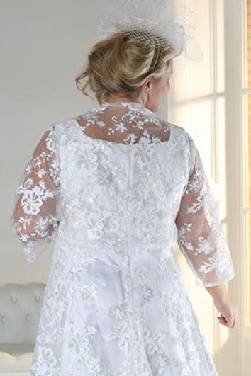 Robe trapèze à encolure dégagée et longueur cheville avec cape zippée en dentelle satinée