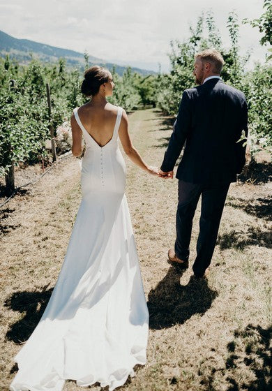 Mermaid V-neck Sleeveless Gown With Buttons And Open Back