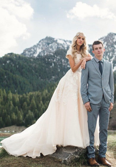 Robe de mariée élégante à manches courtes de la reine Anne avec des appliques en dentelle