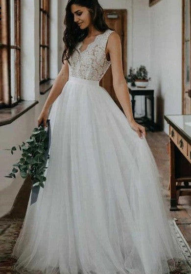 Romantic Scalloped V-neck Tulle Lace A Line Floor-length Sleeveless Wedding Dress