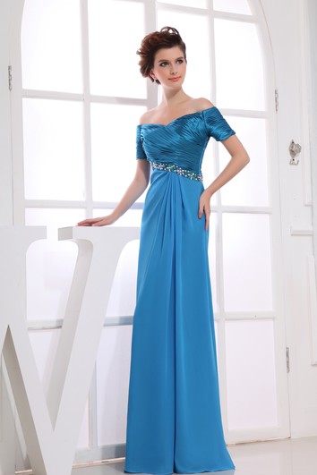 Edles bodenlanges Kleid mit Rüschen und Perlenbesatz