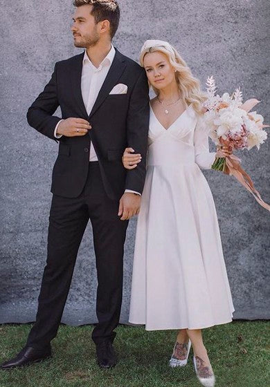 Elegantní saténové svatební šaty s dlouhým rukávem ve tvaru A s výstřihem do V a sklady