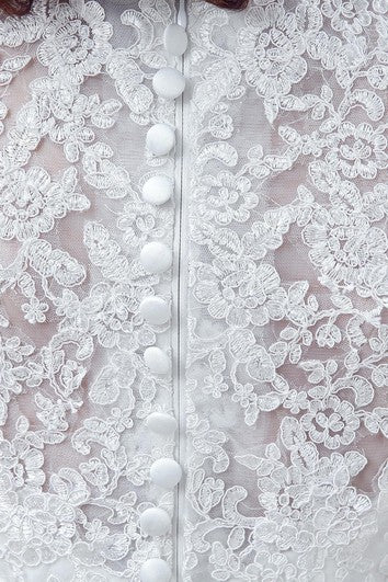 Nadčasové krajkové aplikace tylové svatební šaty s krátkým rukávem, korálkováním a zipem