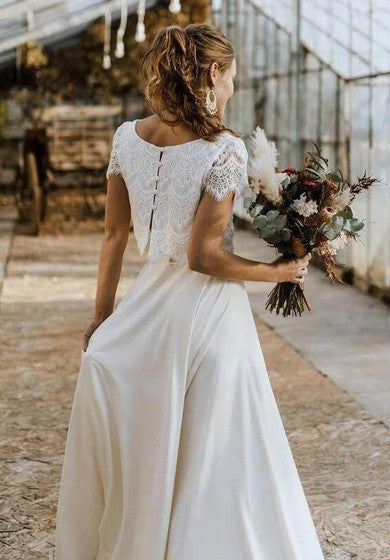 Satinado Bohemio de Bateau y encaje Dos piezas Vestido de novia de manga corta de dos piezas con pliegues