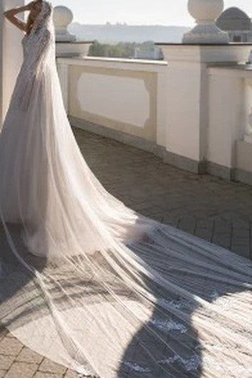 Joya de ilusión simple Un vestido de novia de manga larga de encaje de encaje con apliques