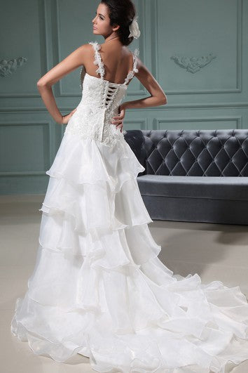 Vestido de novia de la parte frontal con volantes y correas de espagueti