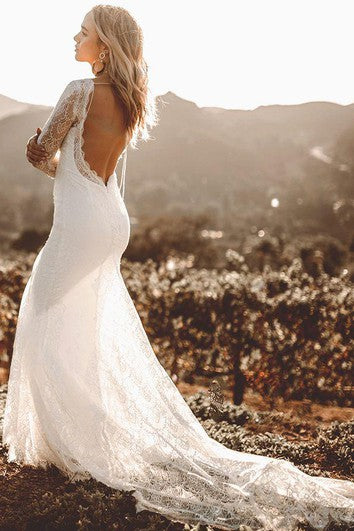 Saténové Svatební Šaty s Dlouhým Rukávem a Vlakem do Kaple v Vintage Stylu