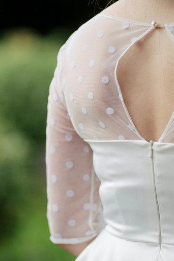 Vestido de satén de media manga hasta la rodilla con ojo de teclado