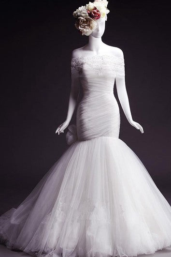 Abito di tulle da sirena fuori dalla spalla