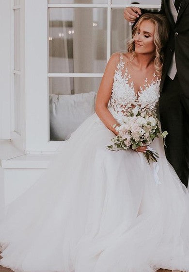 Spazzatura a pavimento in tulle in tulle un abito da sposa bohémien senza maniche