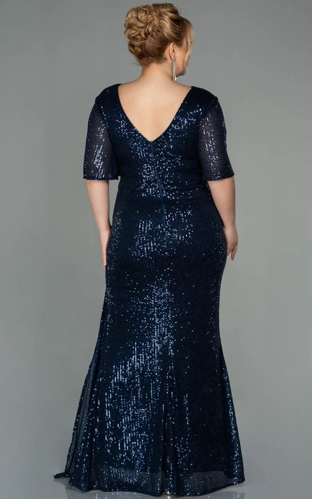 Empire-Kleid mit Schlitz vorne und Poet-Ärmeln, Rüschen und Übergröße für die Brautmutter