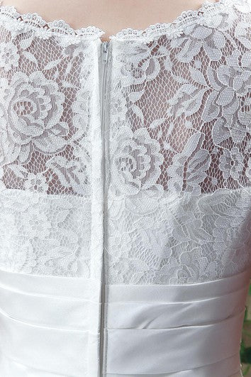 Elegantní svatební šaty s iluzorní krajkou, korálkováním, krátkým rukávem a zipem