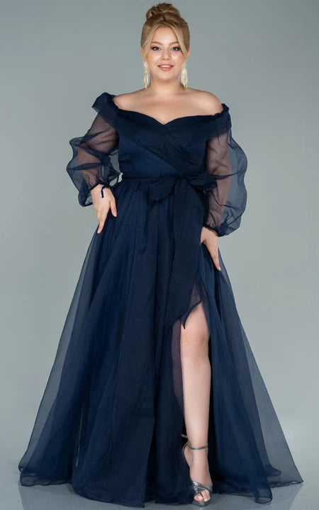 Schulterfreies, vorne geschlitztes Illusion-Kleid in Übergröße mit langen Ärmeln und Reißverschluss auf der Rückseite