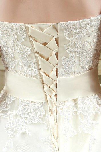 Nejnovější krajkové aplikace Sweetheart na svatební šaty s mašlí a vlečkou Sweep