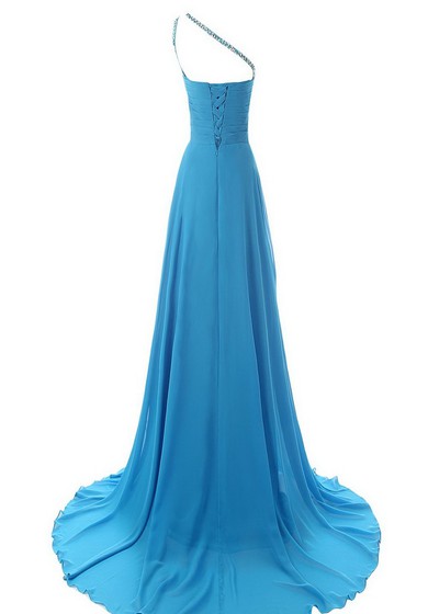 Šaty s jedním ramenem, volánky, korálkovou výšivkou a vlečkou