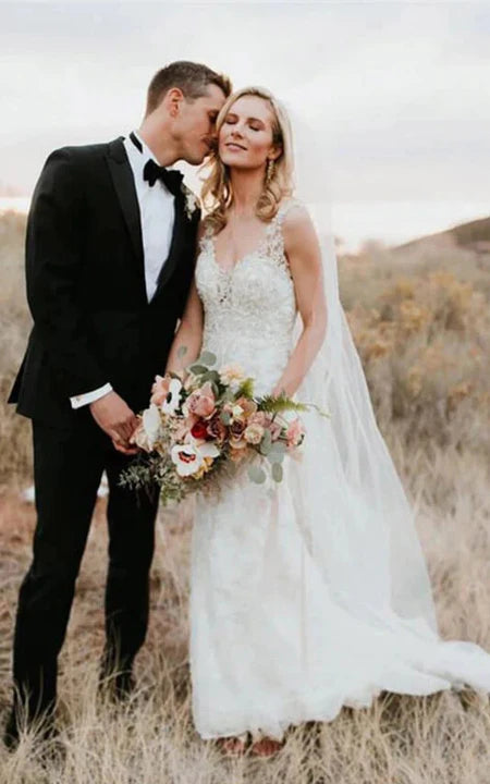 Neformální krajkové svatební šaty s aplikací ve stylu country